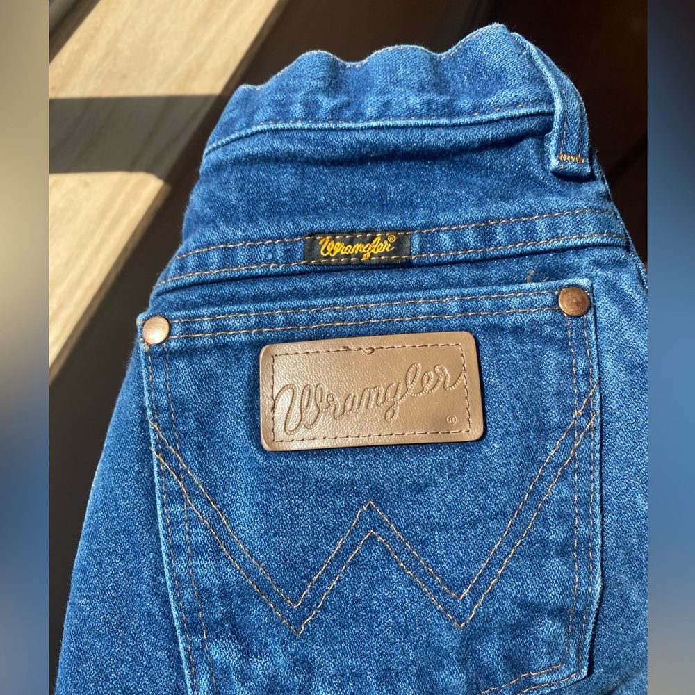 Wrangler Urban Outfitters Distressed Cropped Kickflare Jeans🪙